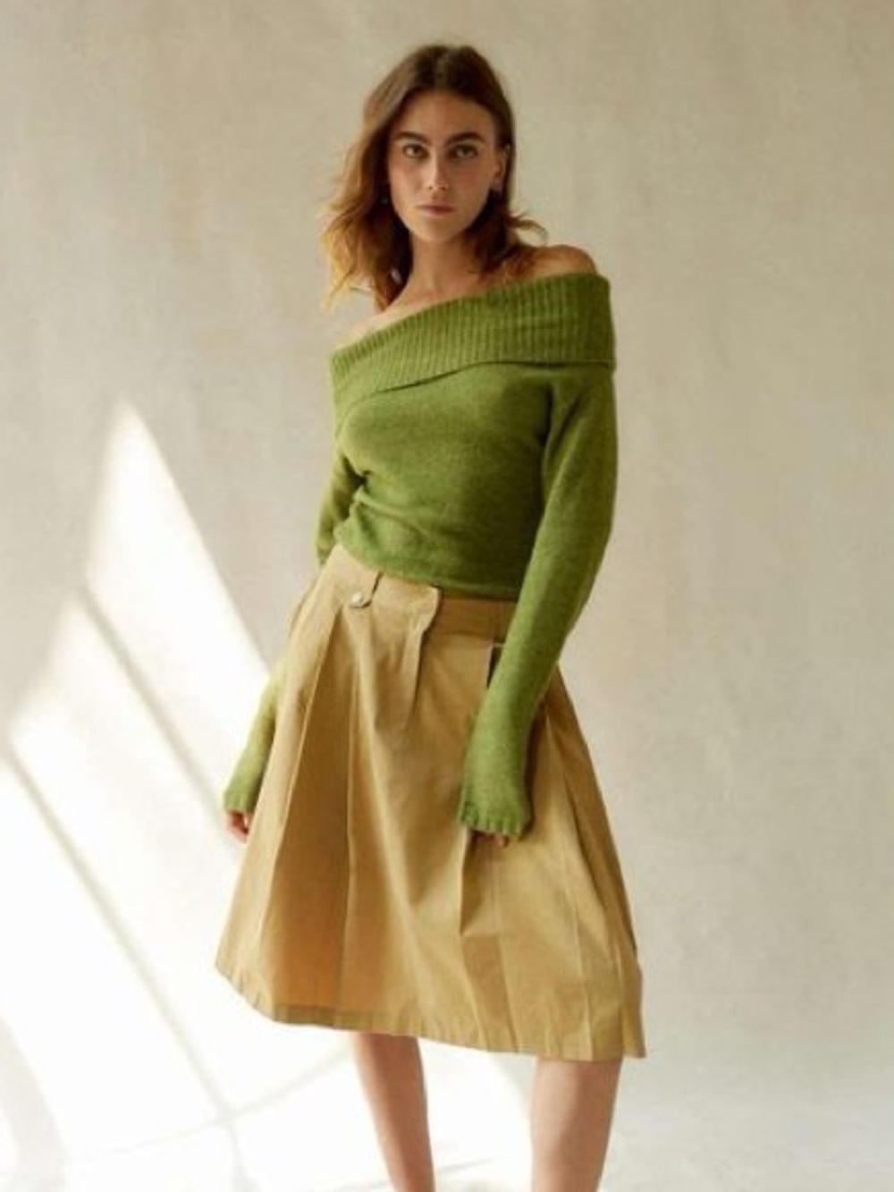 Women's Green Silence + Noise Claudia Off-the-shoulder Sweater In Olive - Picture 2 of 4